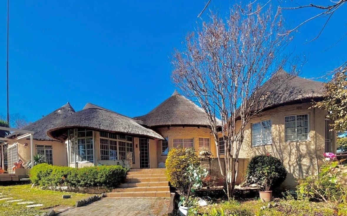 Room for rent in communal house — 3 bed, 2 bath property in Sandton, Gauteng